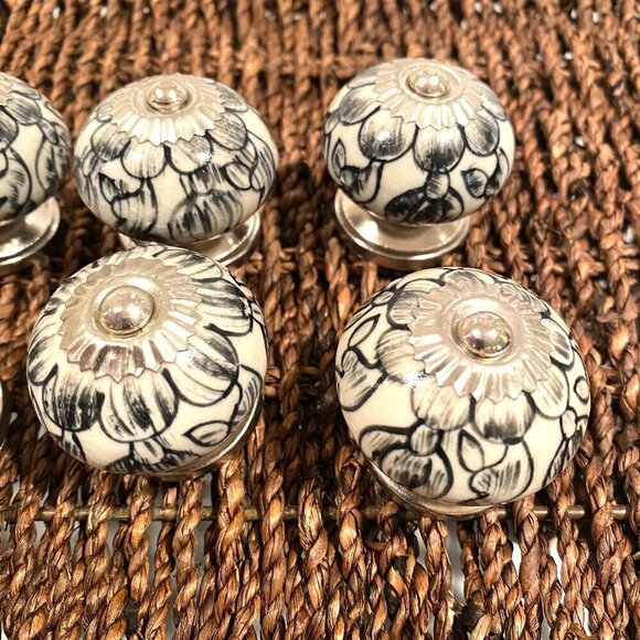 Many sets of 6 Black & white ceramic knob/pull - Picture 2 of 5
